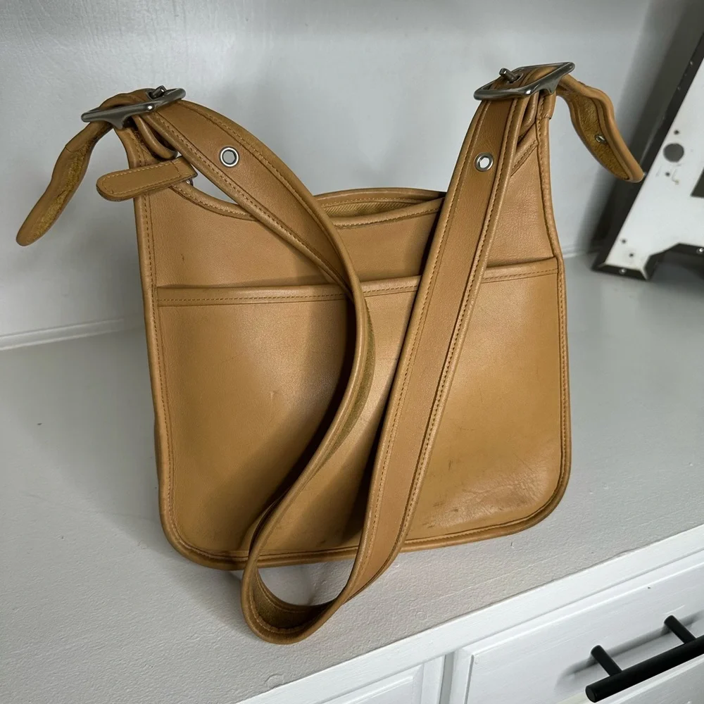 **SOLD**Vintage Coach 9966 Legacy Zip Camel Tan and Silver Nickel Hardware - Picture 8 of 16